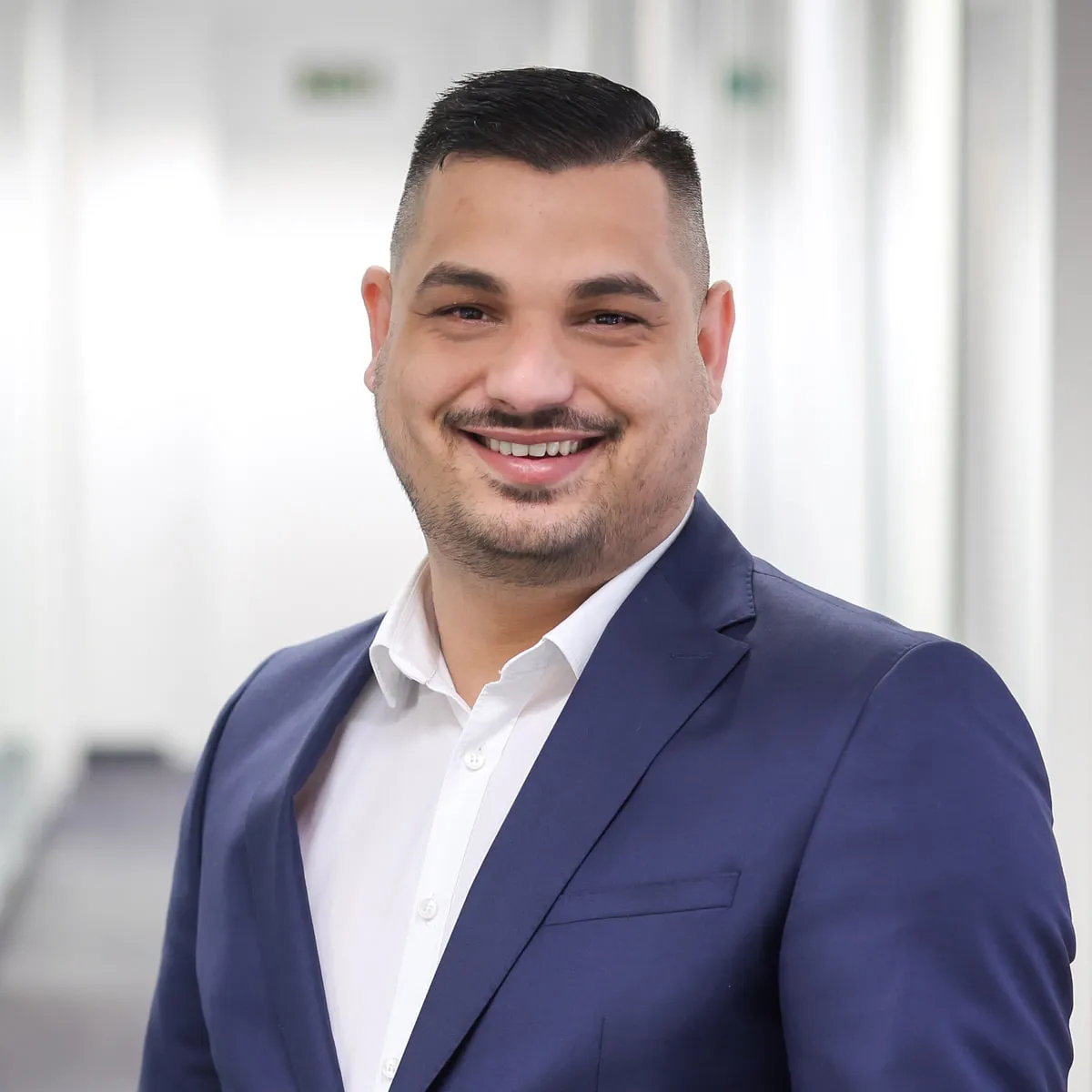 Porträt von Raphael Nicki Zumsteg, Gründer und Managing Director von Zumsteg Consulting.